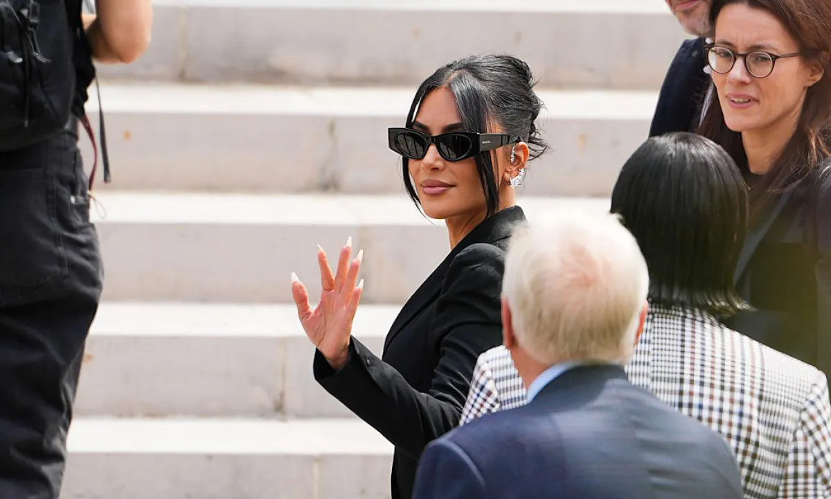 kim-kardashian-a-su-llegada-al-palacio-de-justicia-de-paris