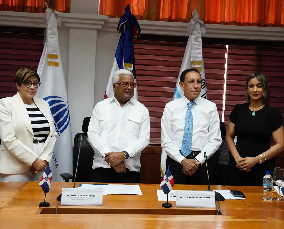 🤝✨ ¡Solidaridad que transforma!El Dr. Rafael A. Burgos Gómez, director general de @dgbnrdo y ho (5)