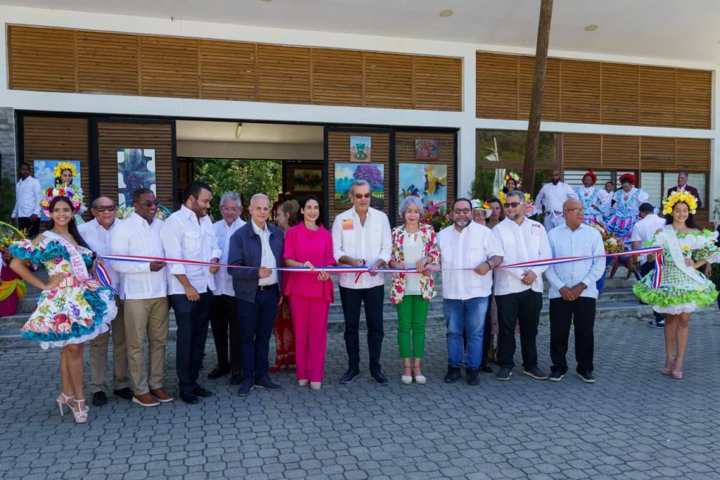 IMG-20240711-WA0260-inauguracion-del-festival-de-las-flores-jarabacoa-1024x682