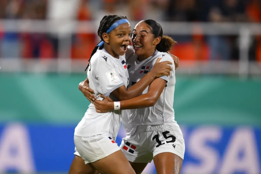 Seleccion-femenina-de-futbol-femenino-de-la-Republica-Dominicana-1024x683