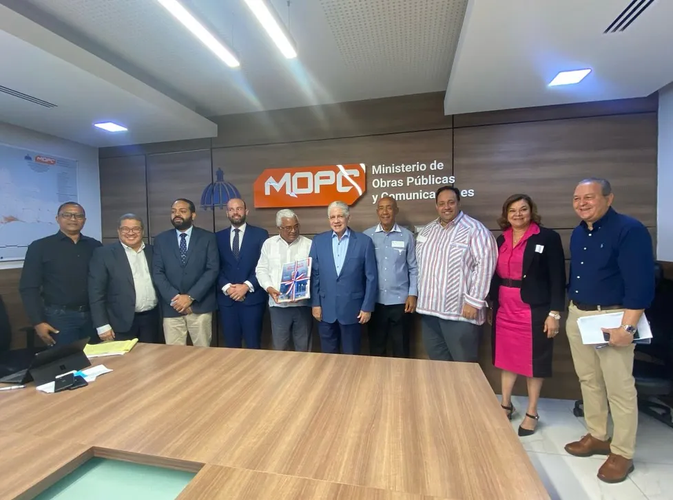 Encuentro institucional para el fortalecimiento del Estado  Nuestro director de @dgbnrdo y @cea_rd, Dr. Rafael A. Burgos Gómez, realizó una visita de cortesía al ministro de @mopcrd, Ing. Eduardo Estrella,  (1)