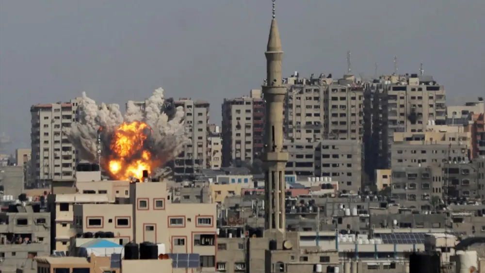 imagen-explosion-edificio-bombardeo-gaza_98