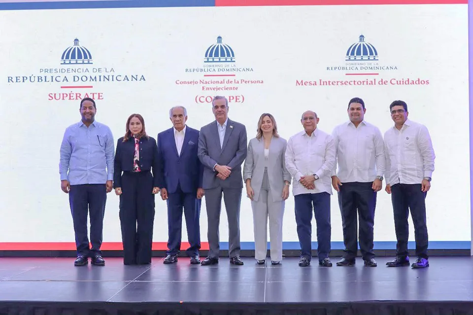 Presidente-Luis-Abinader-designa-oficialmente-a-90-personas-cuidadoras-en-Conape
