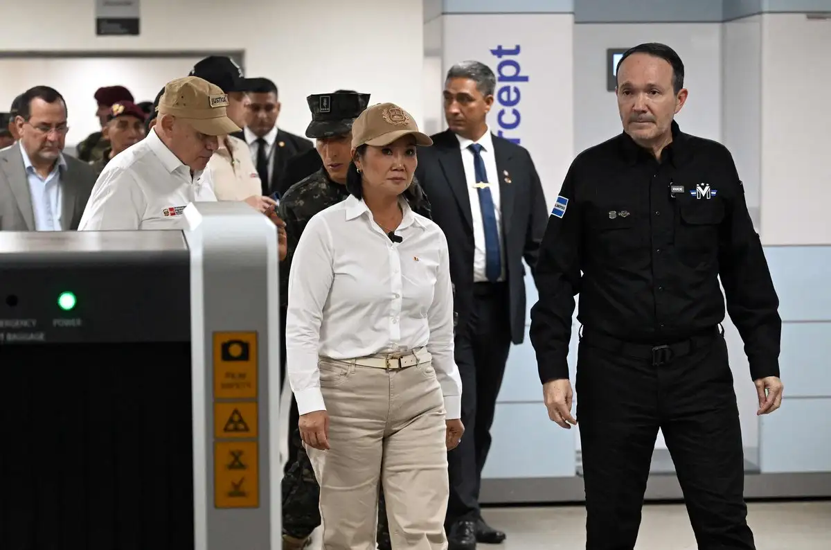 keiko-fujimori-visita-la-megacarcel-de-bukele-y-califica-su-modelo-como-exitoso_96a937fe-6ce1-4087-b8c5-f0ae3e64c218_media