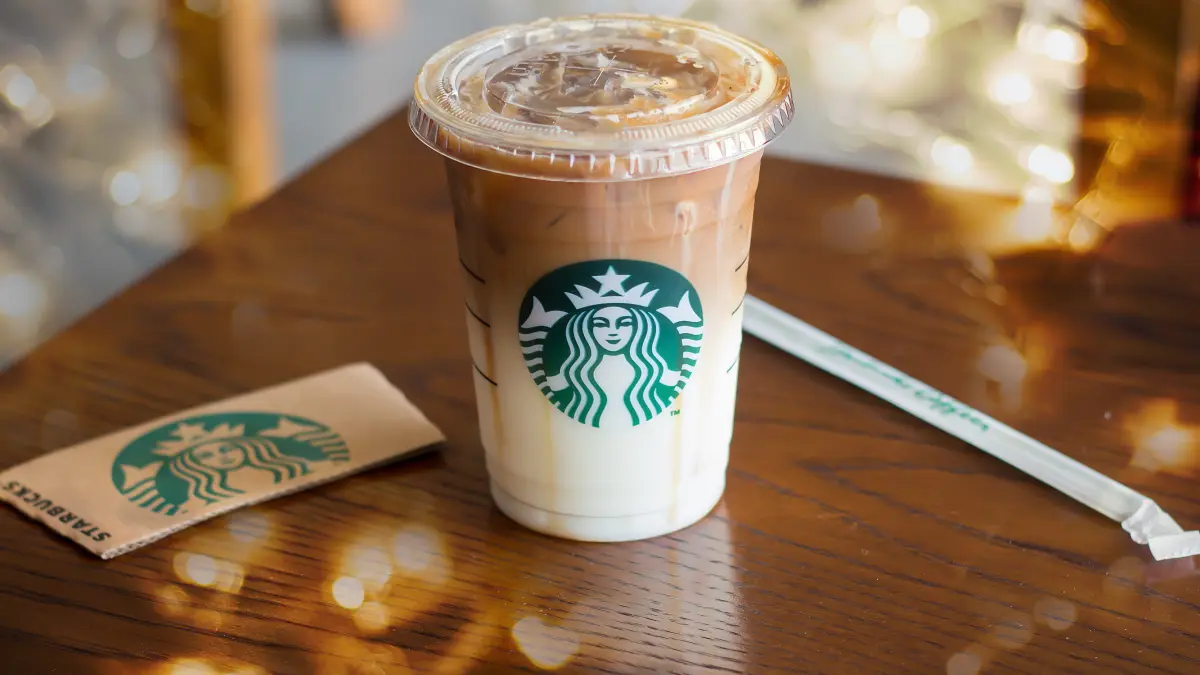 starbucks-promocion-shutterstock_693788551