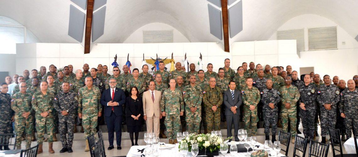 Miembros-de-las-FF.AA_.-y-P.N.-de-la-Policia-Militar-Electoral-fueron-reconocidos-por-la-excelencia-en-el-servicio-durante-elecciones-2-qrliurqftaf3tx3wcl9aj7rau3hrtydu8st40o94so