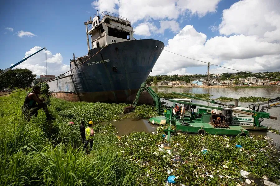 Medio-Ambiente-localiza-nueve-barcos-hundidos-en-los-ríos-Ozama-e-Isabela