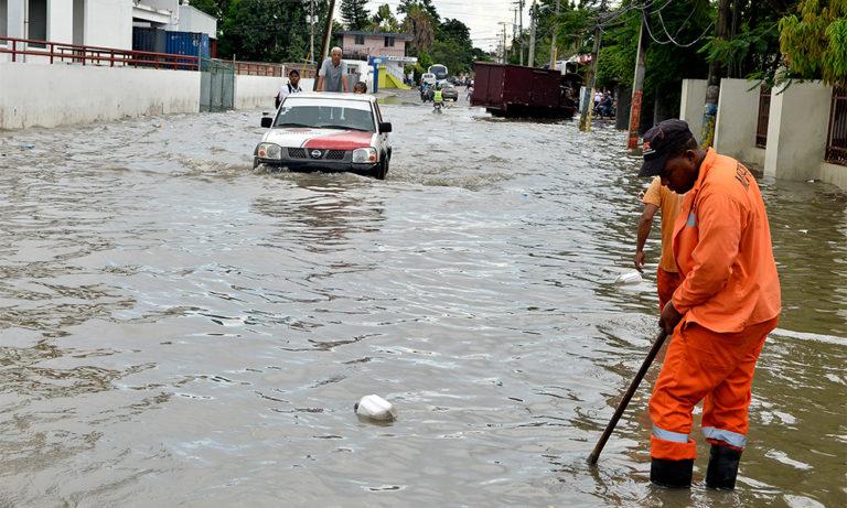 a89eda0f-charco-por-lluvias-en-la-fernando-arturo-defillo-er-3-768x461