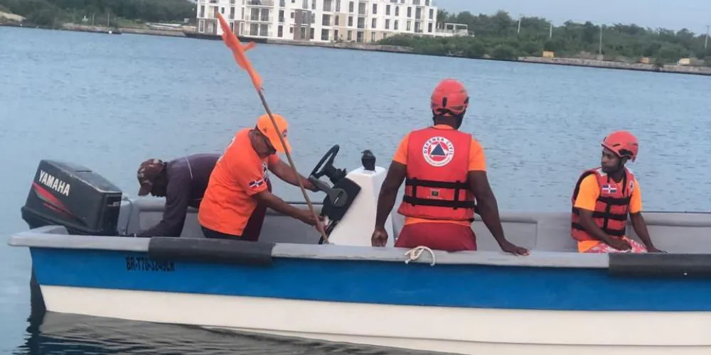 Labor-de-rescate-por-naufragio-en-la-provincia-La-Altagracia