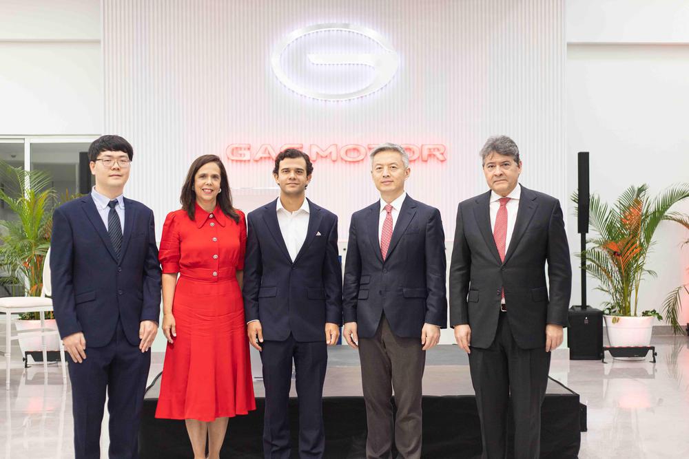 PRINCIPAL 3 Yinghan Bian, Maribel Bellapart, Juan Joseì Castillo Bellapart, Chen Luning y Praìxedes J. Castillo