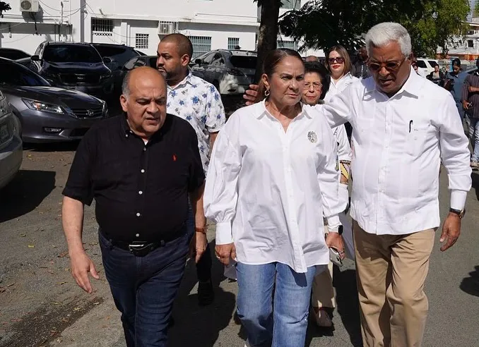 Este viernes, el Dr. Rafael Burgos Gómez, Director General de Bienes Nacionales @dgbnrdo y Honor (3)