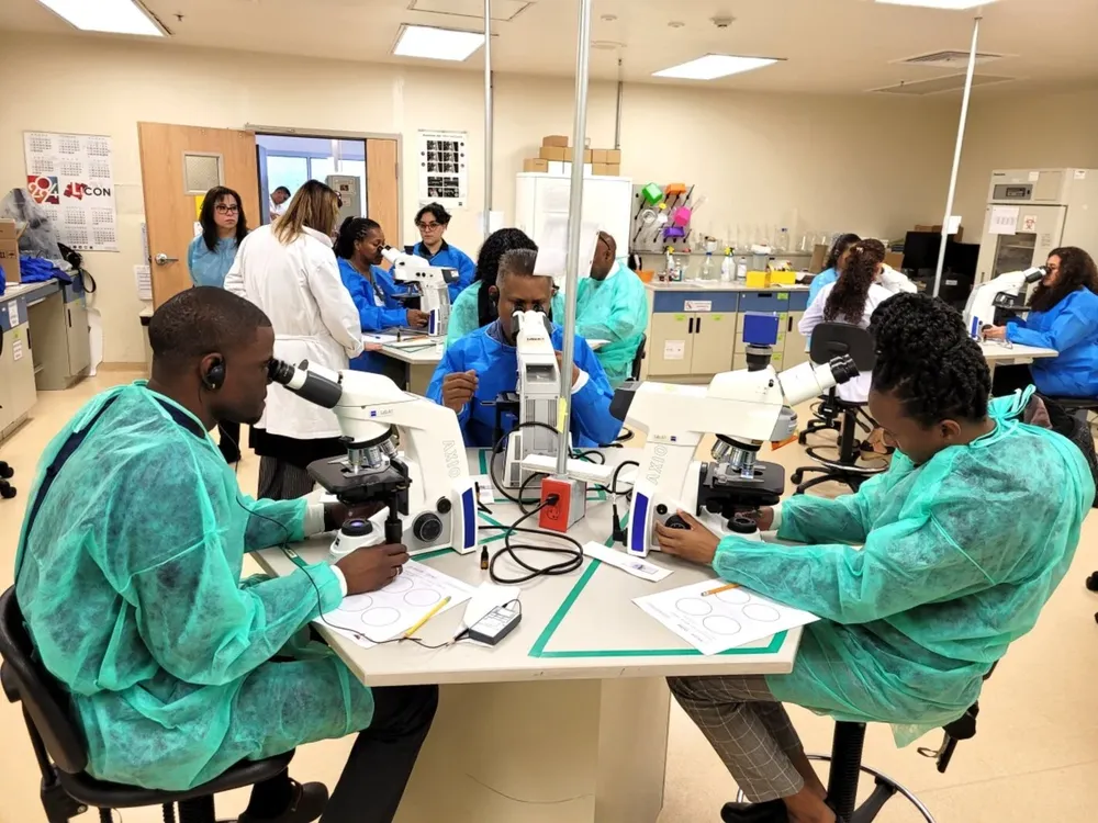 taller-microscopistas-2024-mex-5-1200x800