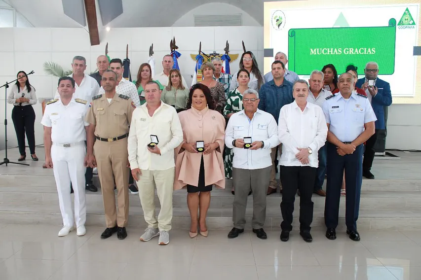 [Coopinfa recibe visita delegación de cooperativistas cubanos]  Directivos del Consejo de Administración de la Cooperativa de Ahorros, Créditos y Servicios Múltiples de los Integrantes de las Fuerzas Armadas (C