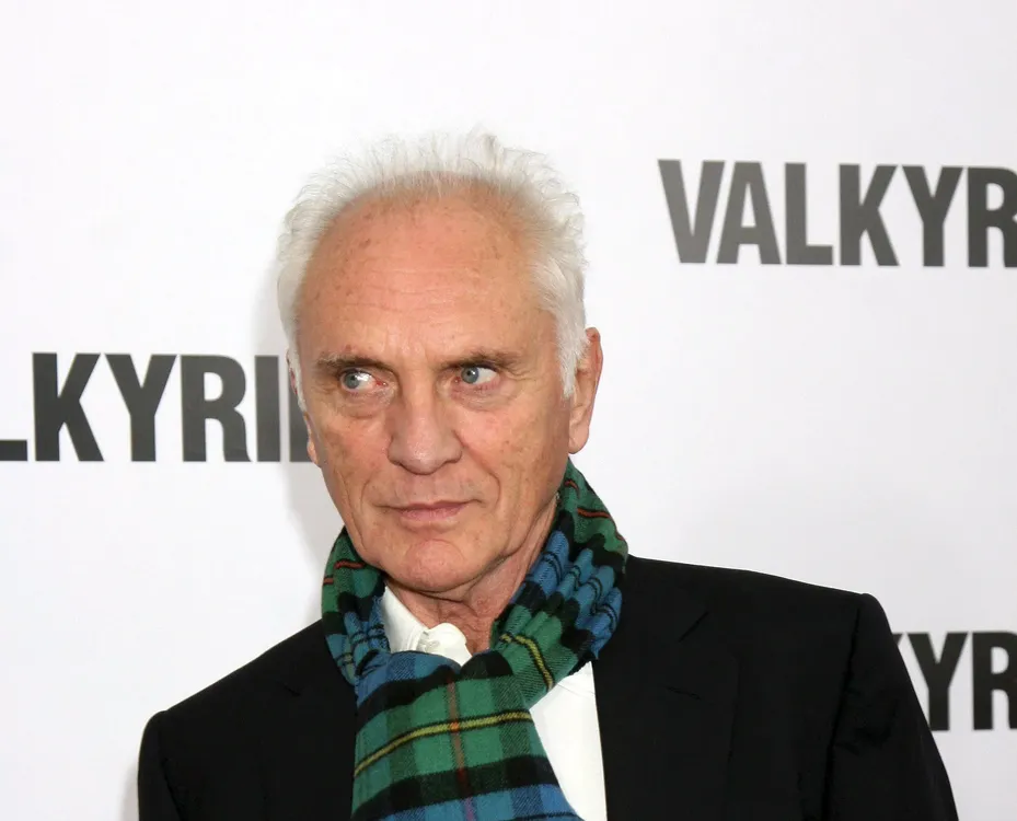 terence-stamp-villano-superman-muere-e1755448171687