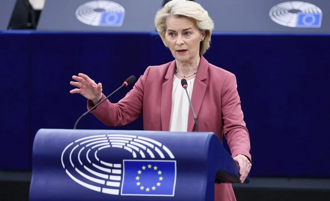 La-presidenta-de-la-Comision-Europea-Ursula-von-der-Leyen-1140x694