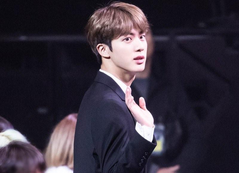 Kim_Seok-jin_at_the_2018_Korean_Popular_Culture__Arts_Awards_3