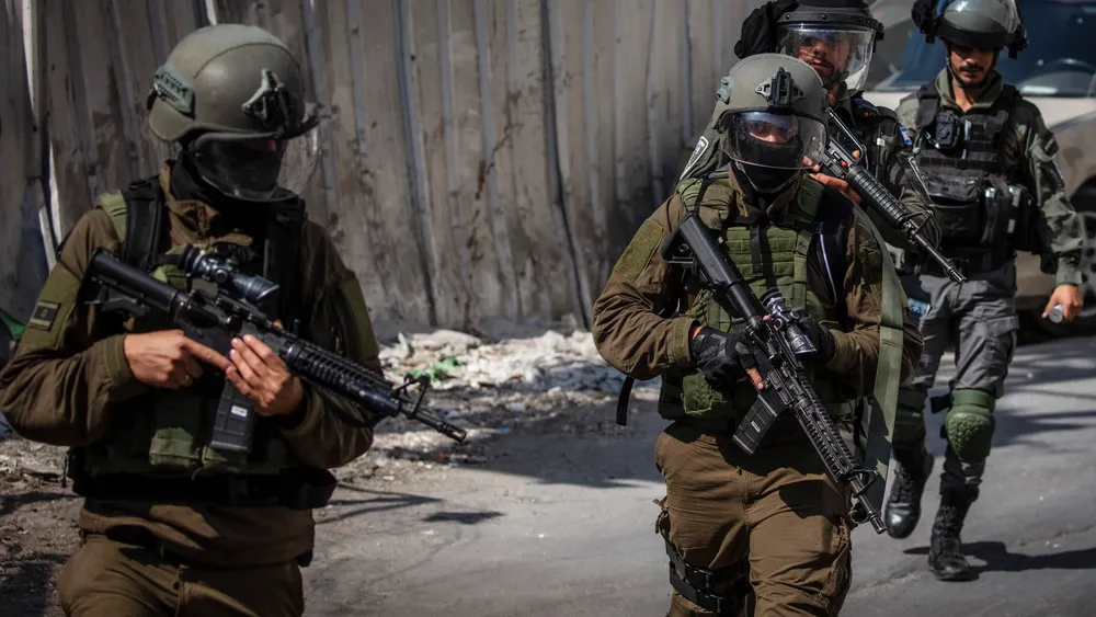 soldados-israelies-patrullan-campo-refugiados-shuafat-operacion-busqueda-autor-tiroteo-sabado_98