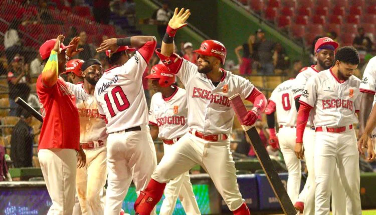 Escogido-celebra-palo-de-Marmolejos-e1793412890439-750x429
