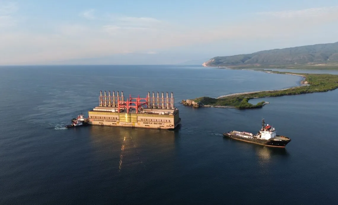 Karpowership-reitero-su-compromiso-con-la-Republica-Dominicana-aportando-estabilidad-al-sistema-electrico-nacional-y-operando-bajo-los-mas-altos-estandares-ambientales-y-sociales-1140x694