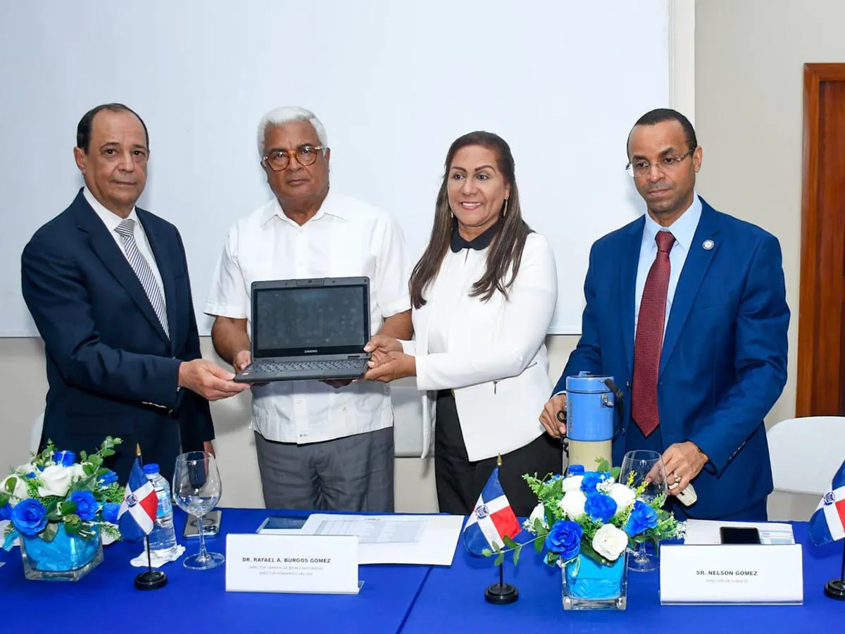 Bienes-Nacionales-entrega-equipos-tecnologicos-a-gobernaciones