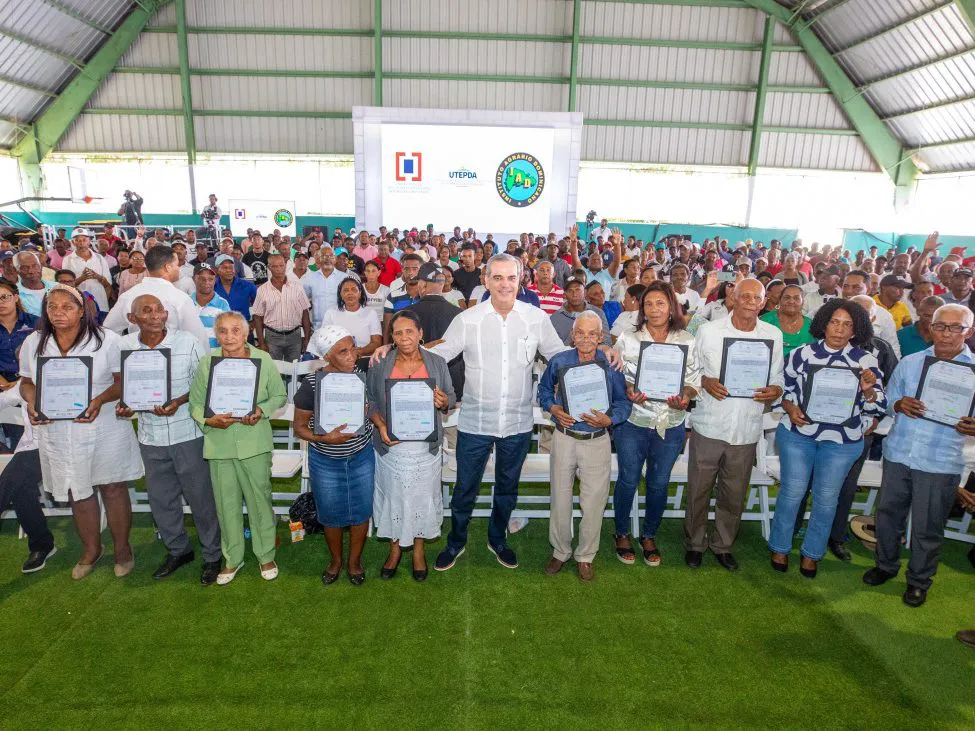 Entrega-titulos-de-viviendas-e1736676474409