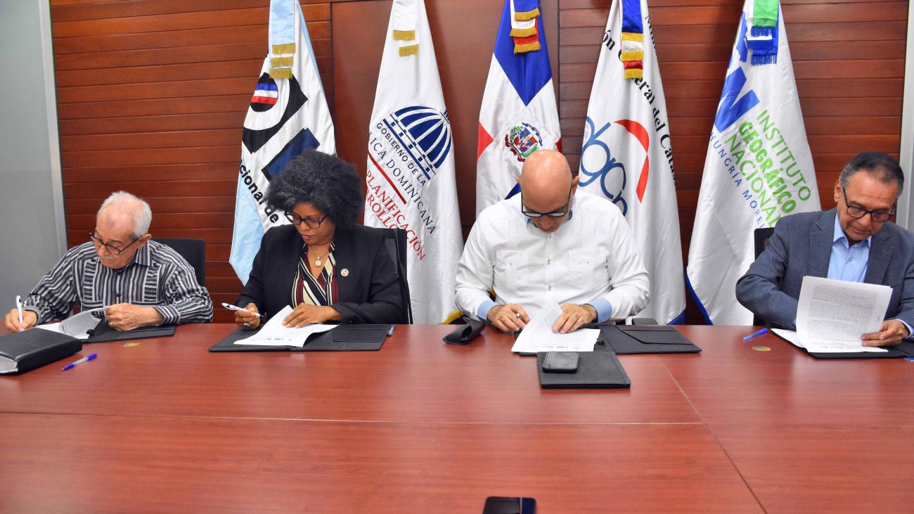 Gobierno firma acuerdo para fortalecer la planificación y gestión del ...