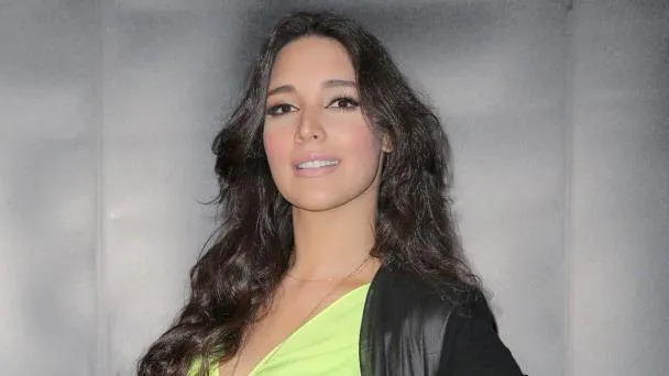 amelia-vega-272542c4-focus-min0.06-0.18-608-342