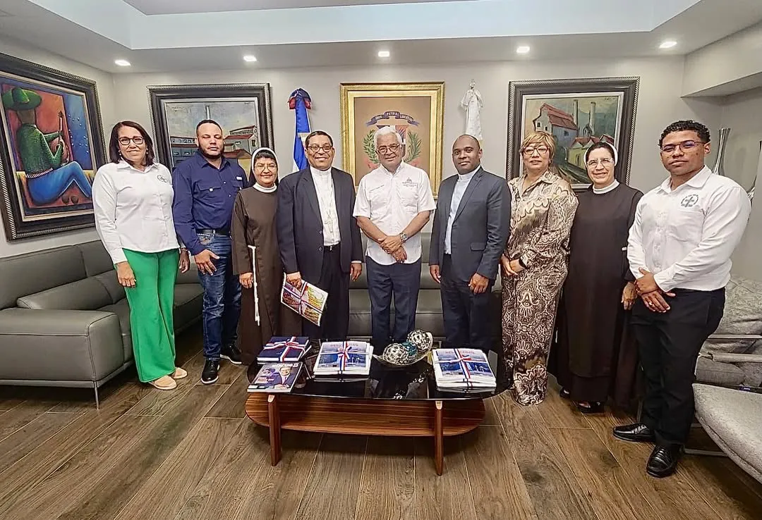 🙏 Nuestro director de @dgbnrdo y @cea_rd, Dr. Rafael A. Burgos Gómez, recibió en su despacho al (1)