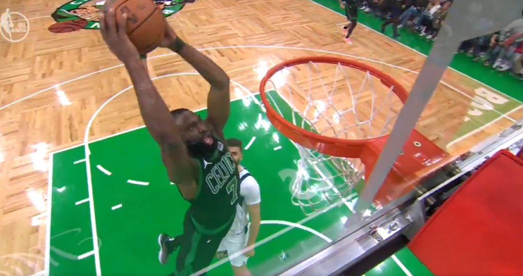Jaylen-Brown-donquea-en-juego-2-final-NBA-Dallas-frente-a-Boston-Celtics-1024x542