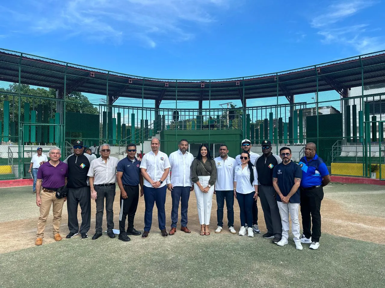 2-Directivos-de-la-Direccion-del-Comisionado-de-Beisbol-y-del-Ministerio-de-Deportes-de-Colombia-1