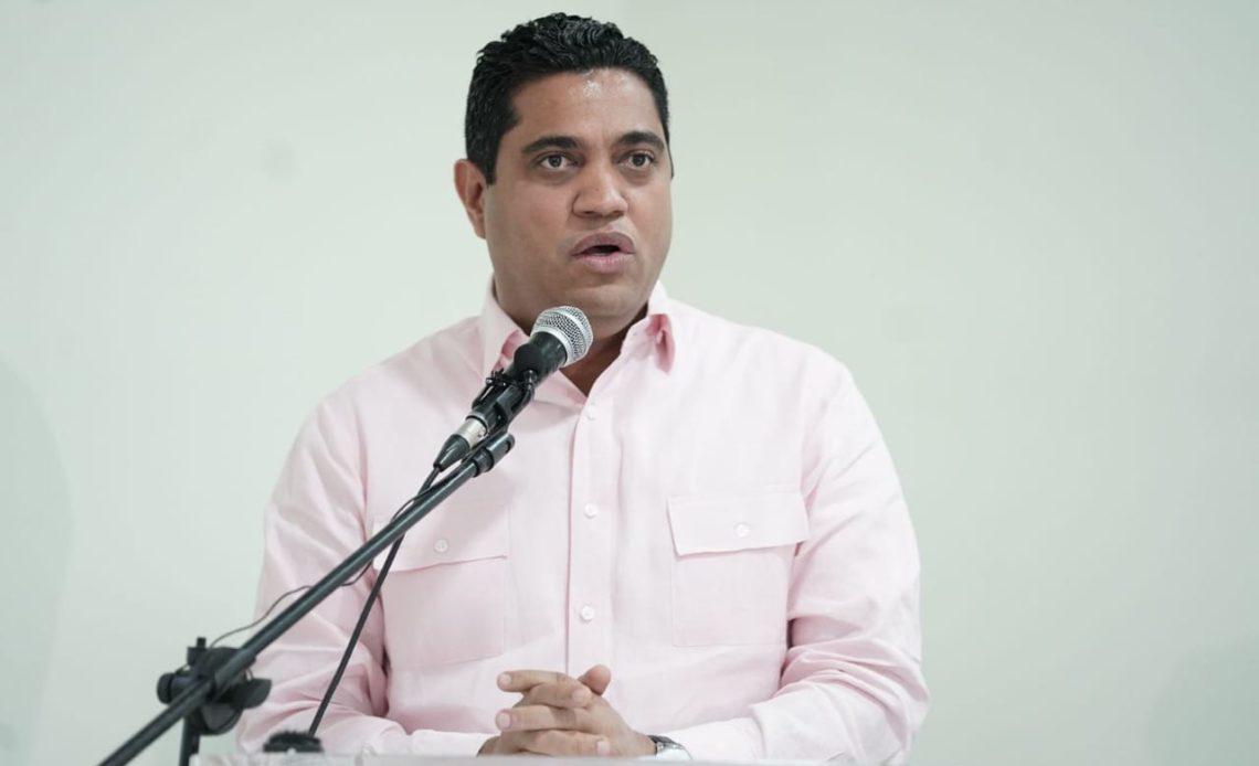 Kelvin-Cruz-emplaza-a-Roberto-Rosario-a-mostrar-pruebas-de-supuestas-compras-de-alcaldes-1140x694