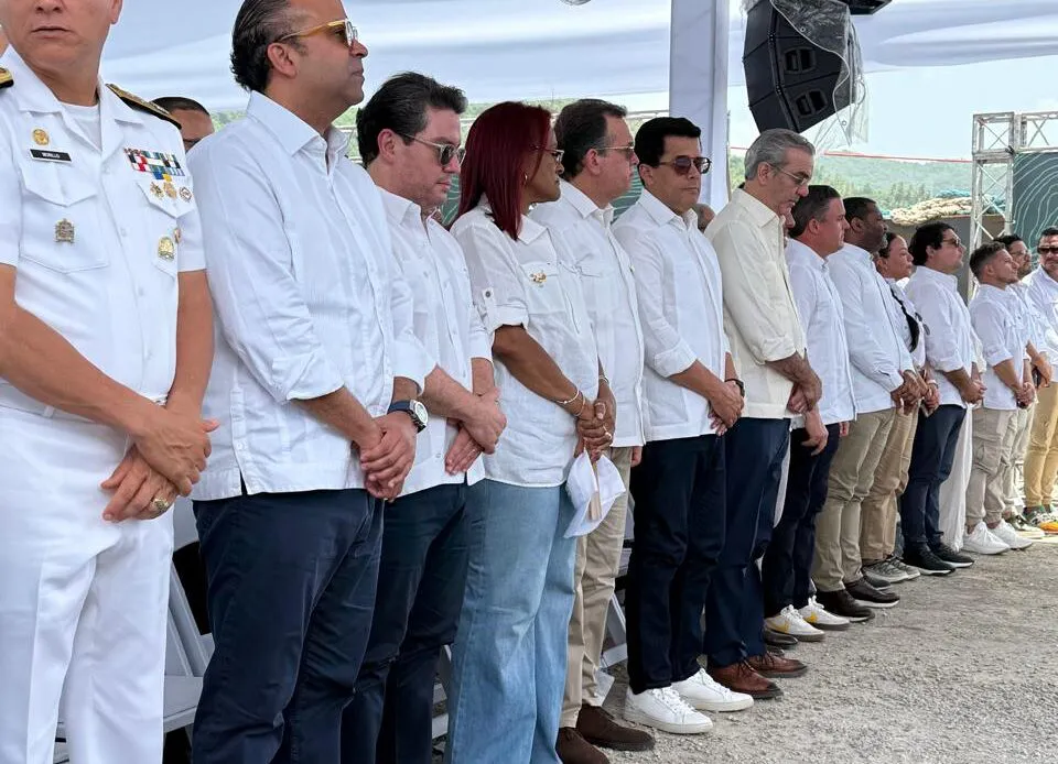 primer-picazo-puerto-samana-1-960x694