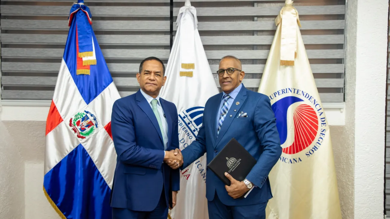 Firma de convenio entre CGR y SIS (1)