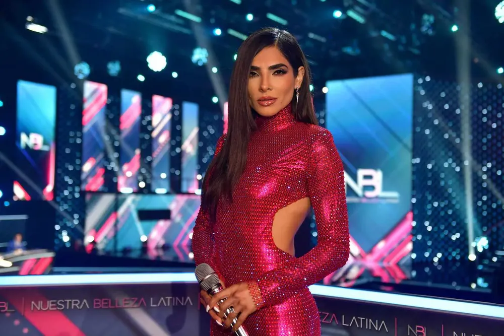 Alejandra-Espinoza-1-2000-d887fbd0b37a4d98a077ec251f24b0d7