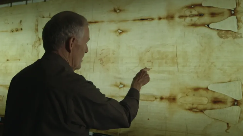 cnne-ebd8503b-150219175347-shroud-of-turin-artifact-finding-jesus-exlarge-169