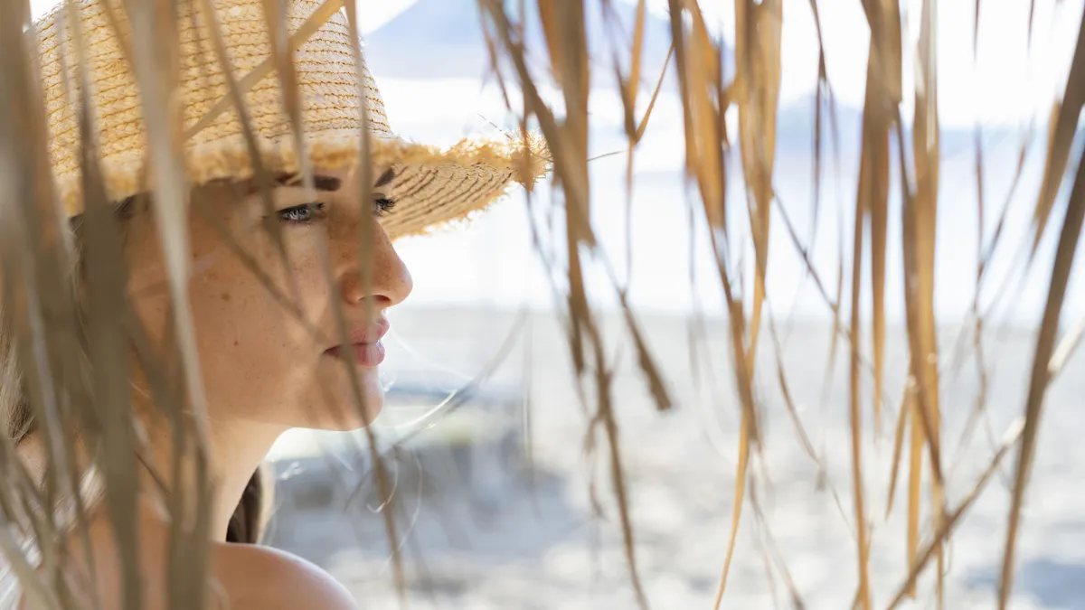 mujer-manchas-sol-freepik