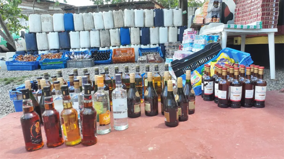 decomiso-de-alcohol-adulterado-en-santiago-de-los-caballeros-d58314cb-focus-0-0-1200-675