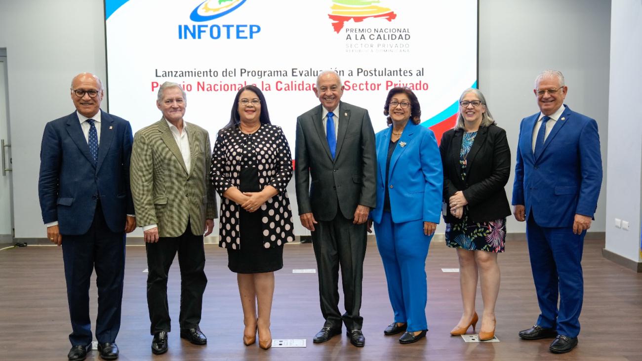 Angelo Viro, Eury Andujar, Maira Morla, Cesar Nicólas Penson, Maura Corporan, Raisa Pichardo y Jorge Guillermo Espaillat