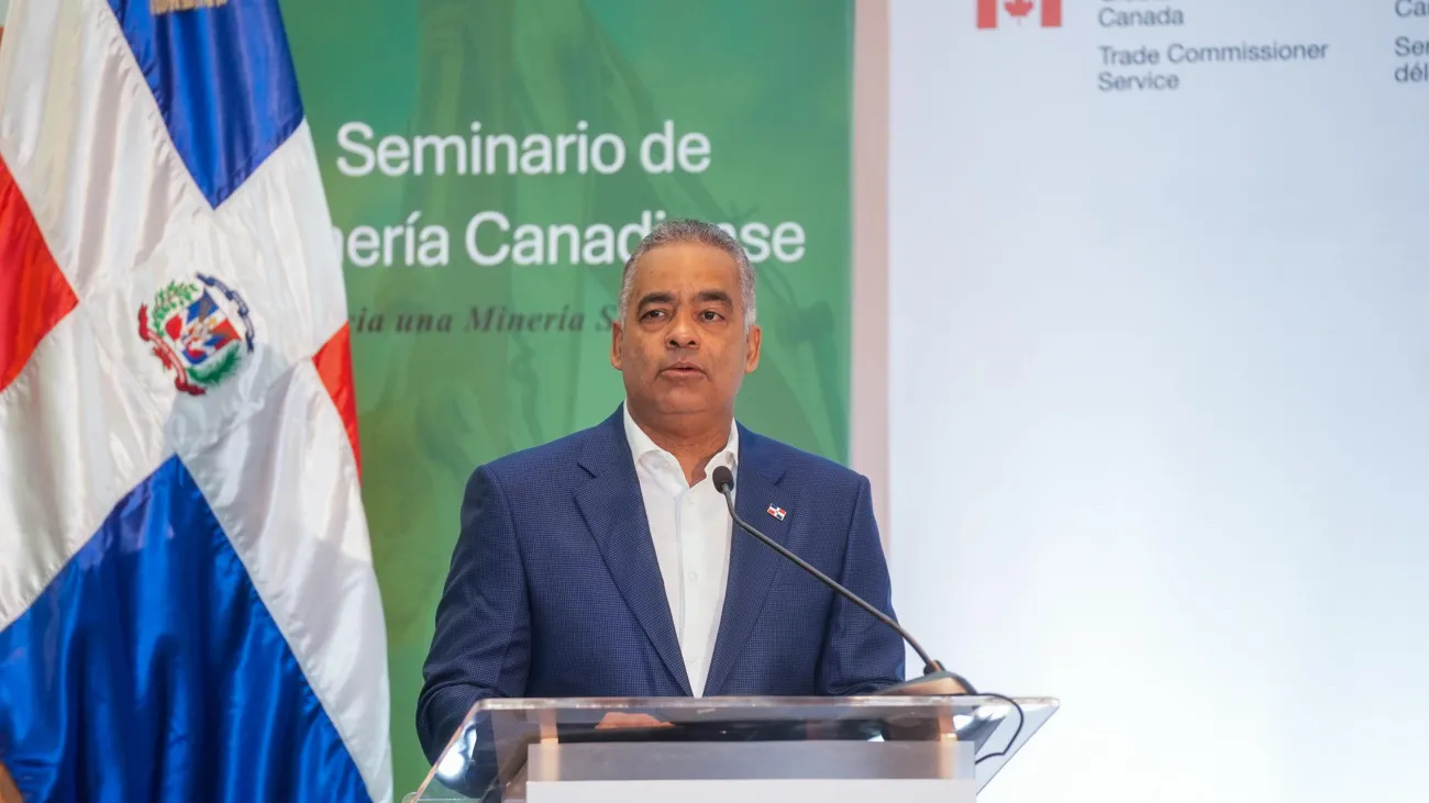 Ministro de Energía y Minas, Joel Santos, presenta la nueva política minera en el Seminario Canadiense de Minería.