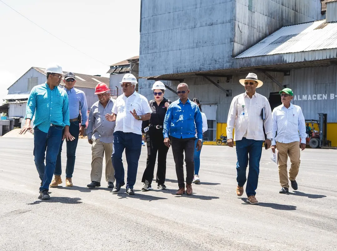 Seguimos recuperando el patrimonio que nos pertenece a todos.El director general de Bienes Nacionales, Dr. Rafael Burgos Gómez (@dgbnrdo), y presidente honorífico del Consejo Estatal del Azúcar (@cea_rd), conti