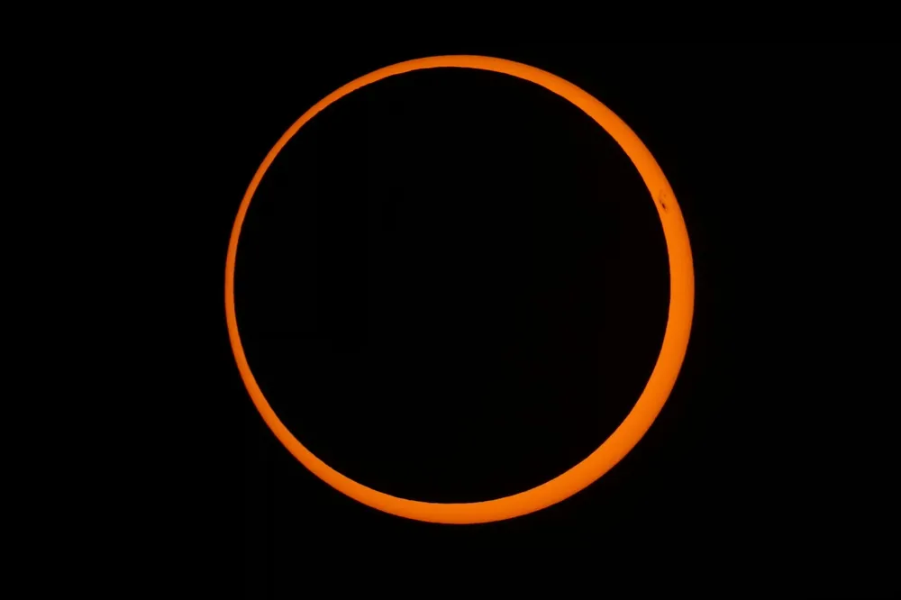 Eclipse-solar-anular-del-17-de-febrero-la-ruta-de-scaled
