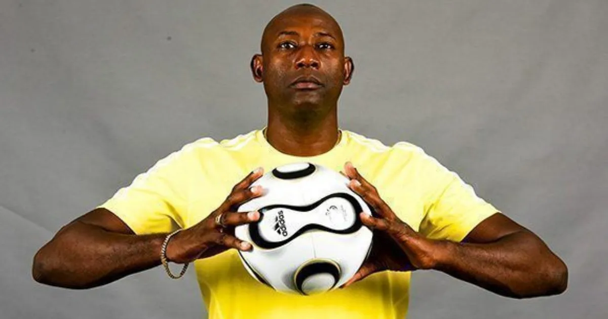 1650788858-cubano-erick-hernandez-bate-record-guinness-351-toques-cabeza-minuto