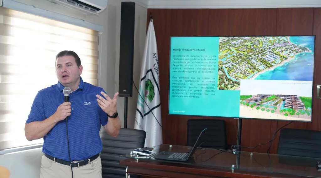 Andres-Marranzini-destaca-Carretera-del-Ambar-como-eje-de-integracion-turistica-del-Norte-en-FITUR-2026