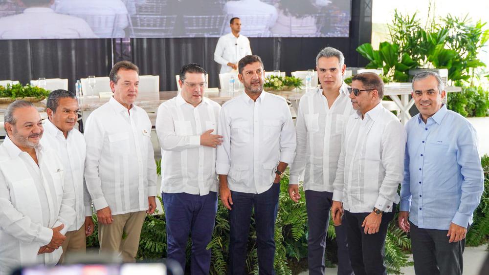 Director-del-Inespre-asiste-a-inauguracion-cinco-nuevas-empresas-de-Zona-Franca-de-Tamboril-2
