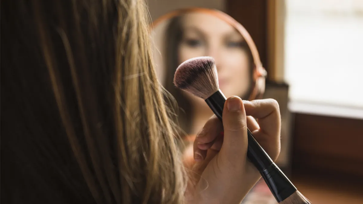 mujer-maquillaje-freepik-portada