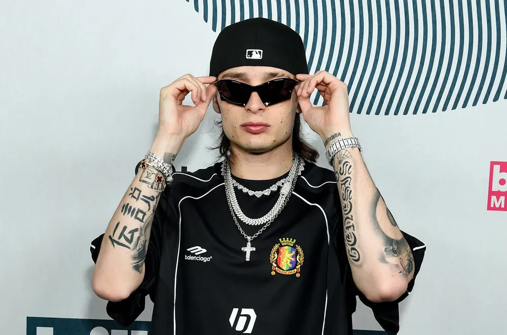 peso-pluma-bbmas-backstage-2023-billboard-espanol-1548