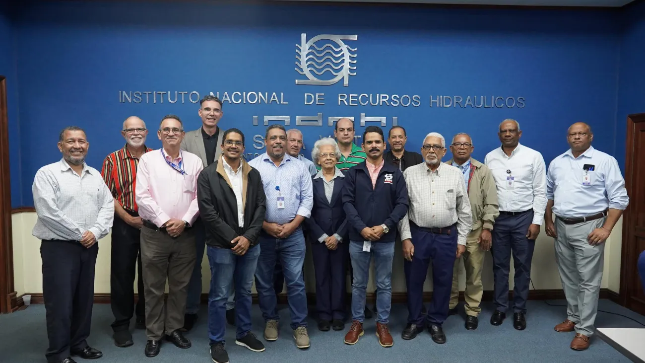 Personal técnico del INDRHI y EGEHID y consultores del Banco Mundial avanzan en la evaluación del Programa de Seguridad de Presas.