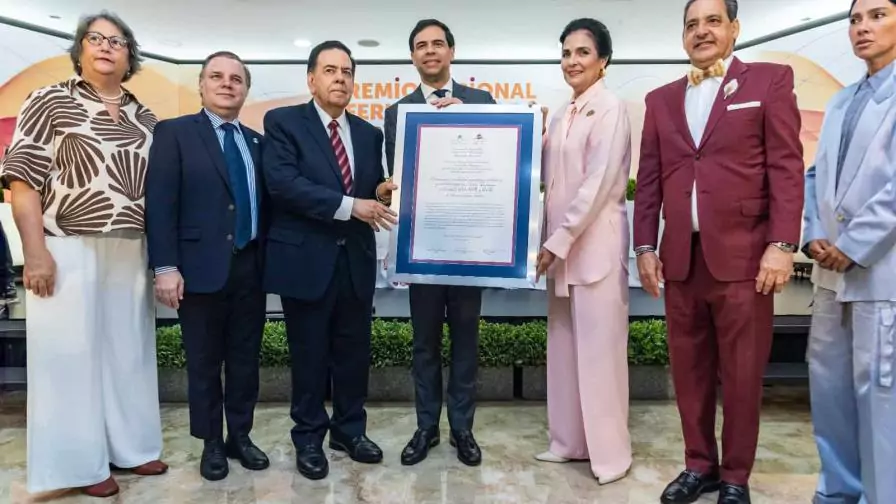 entregan-el-premio-nacional-feria-del-libro-eduardo-leon-jimenes-bb6e0e26-focus-0-0-896-504