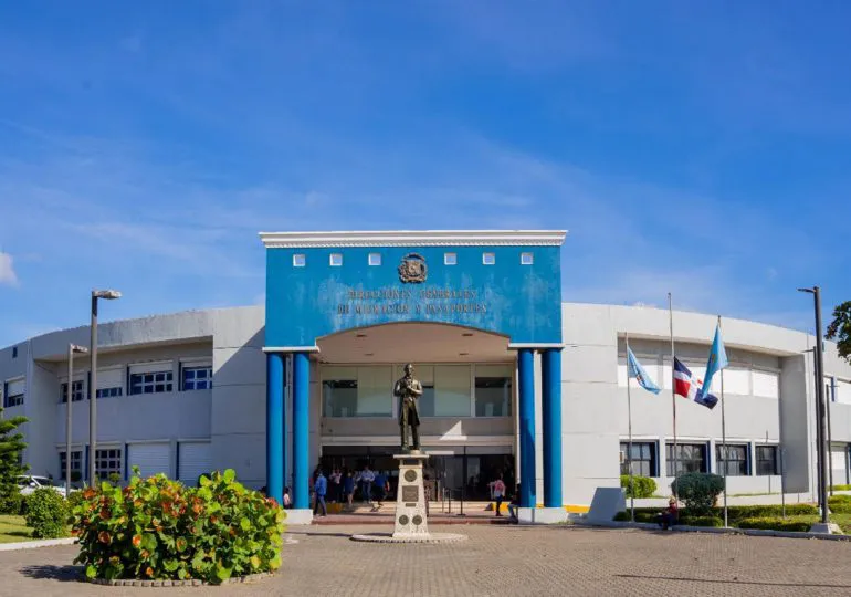 Migracion-elimina-pagos-en-efectivo-para-servicios-migratorios-a-partir-del-1-de-junio-proximo-770x540