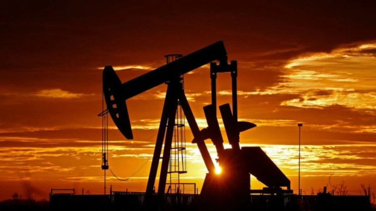 el-petroleo-de-texas-sube-un-4-76-hasta-92-dolares-tras-ataque-a-buque-cerca-20261008-134751-2PDi-1200x675 (1)